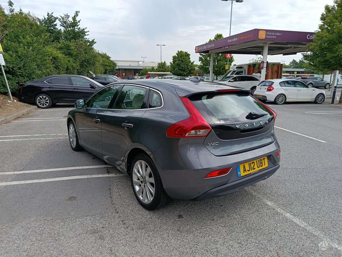 Volvo V40, Хэтчбек