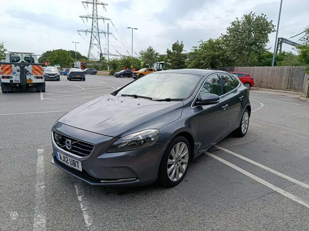 Volvo V40, Хэтчбек