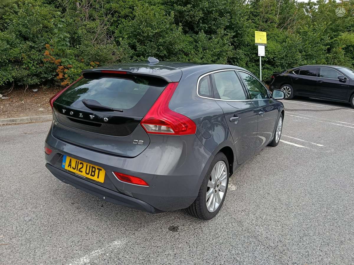 Volvo V40, Хэтчбек