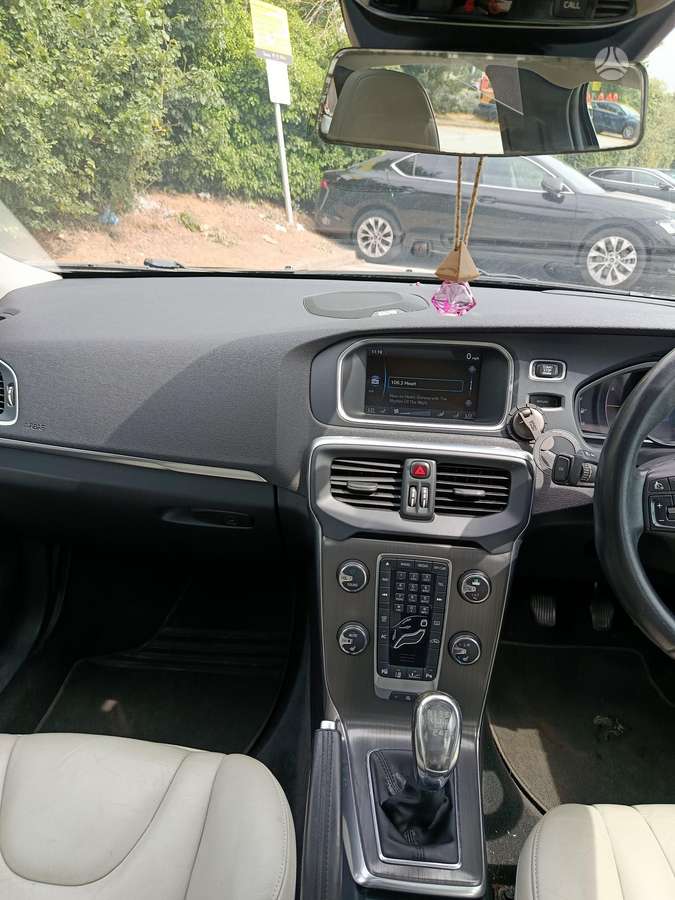 Volvo V40, Хэтчбек