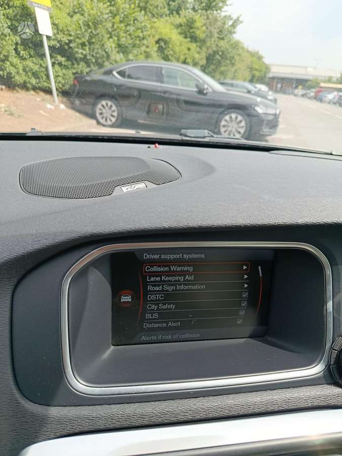 Volvo V40, Хэтчбек