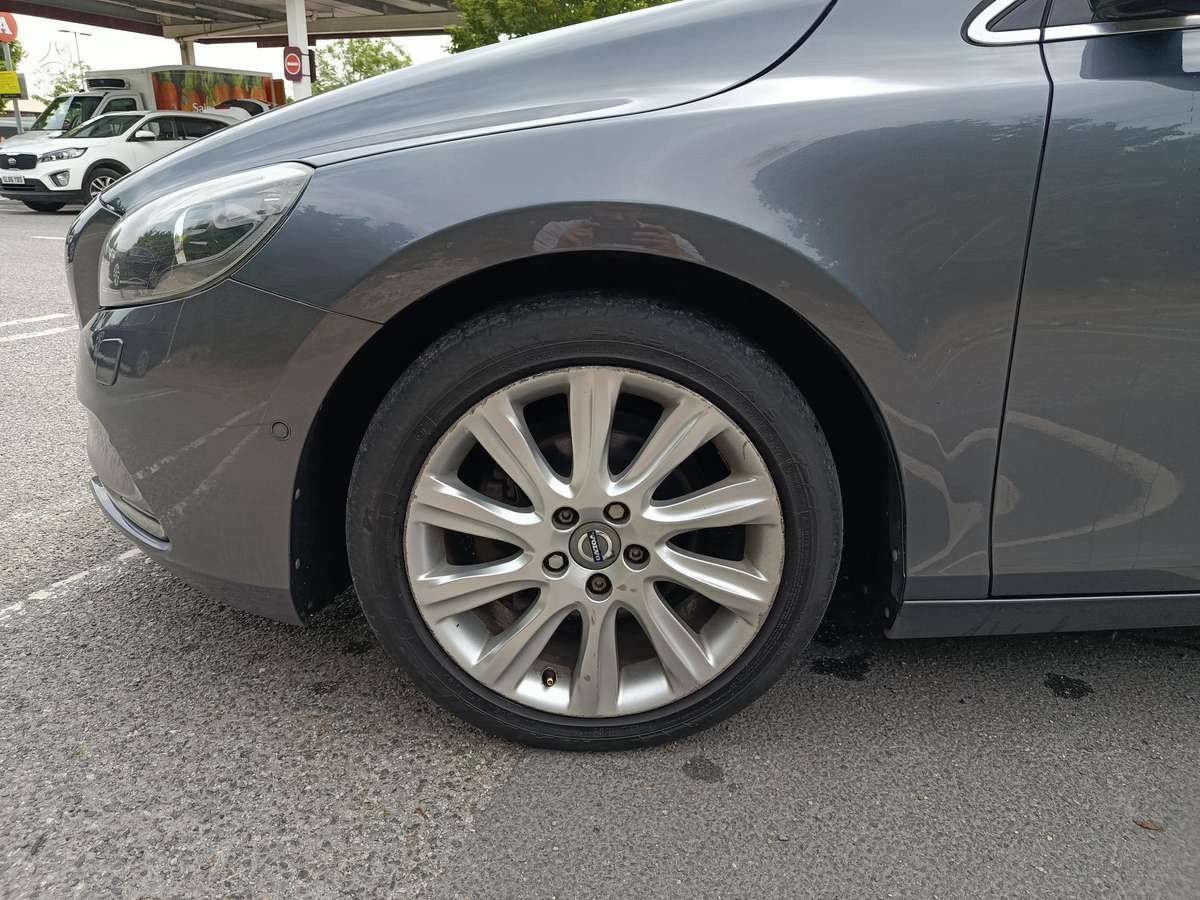 Volvo V40, Хэтчбек