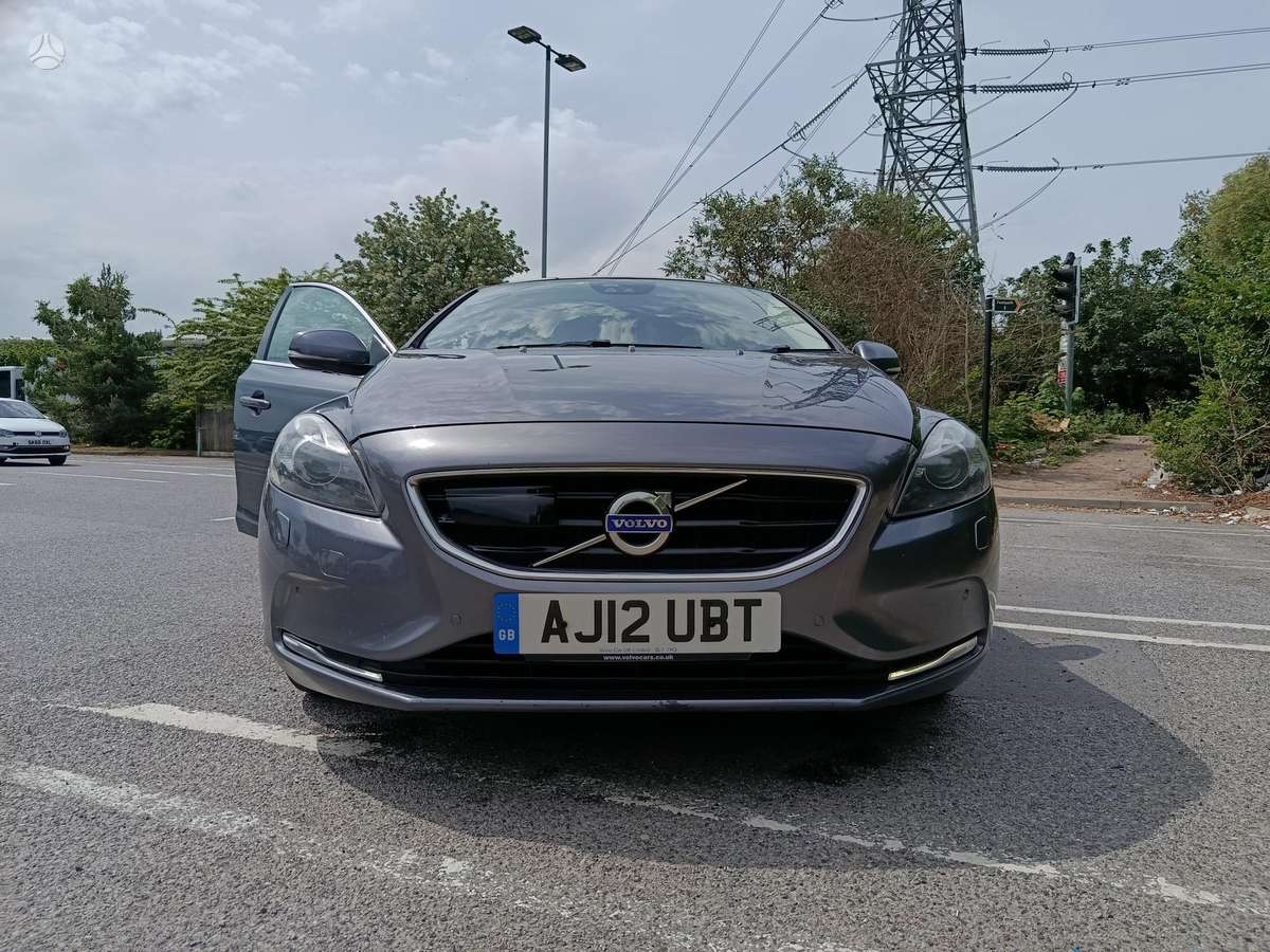 Volvo V40, Хэтчбек
