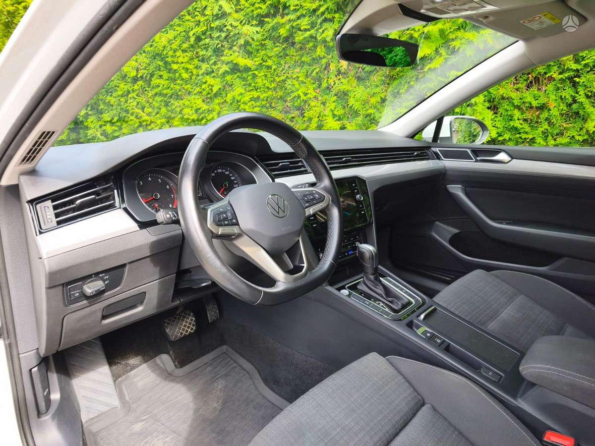 Volkswagen Passat - 11