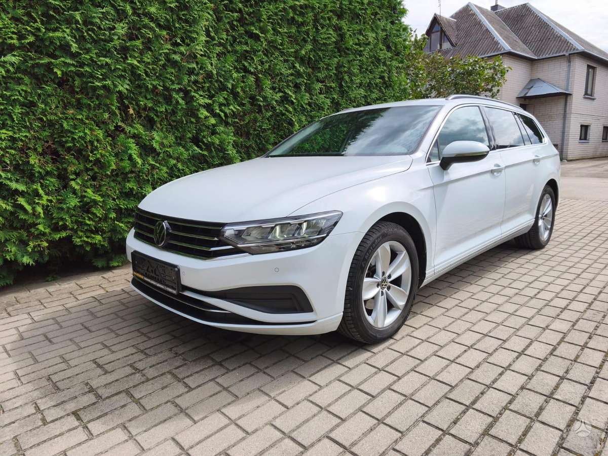 Volkswagen Passat - 1