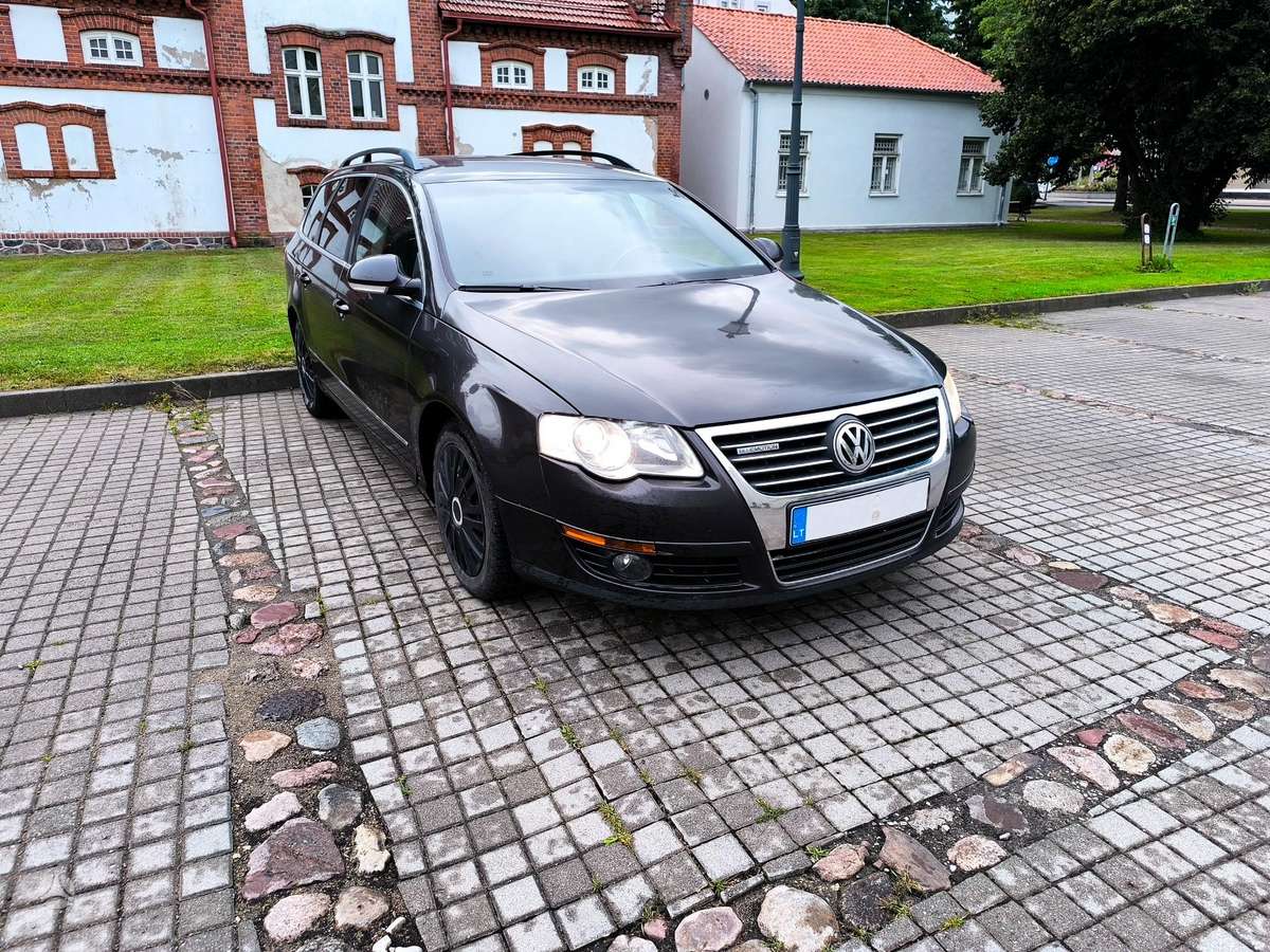 Volkswagen Passat - 1