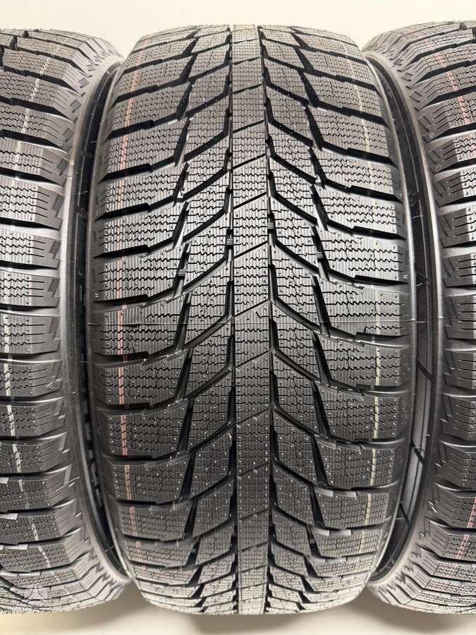 Triangle SnowLink 2024m, зимние 215/50 R17
