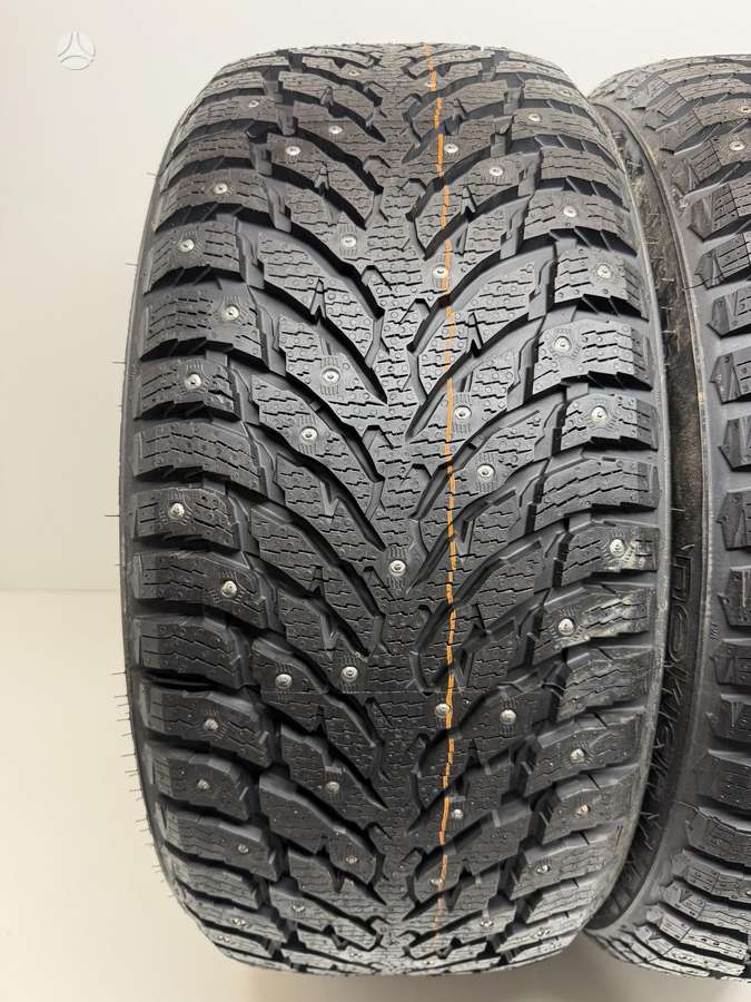Nokian Hakkapeliitta 9, winter 245/40 R20
