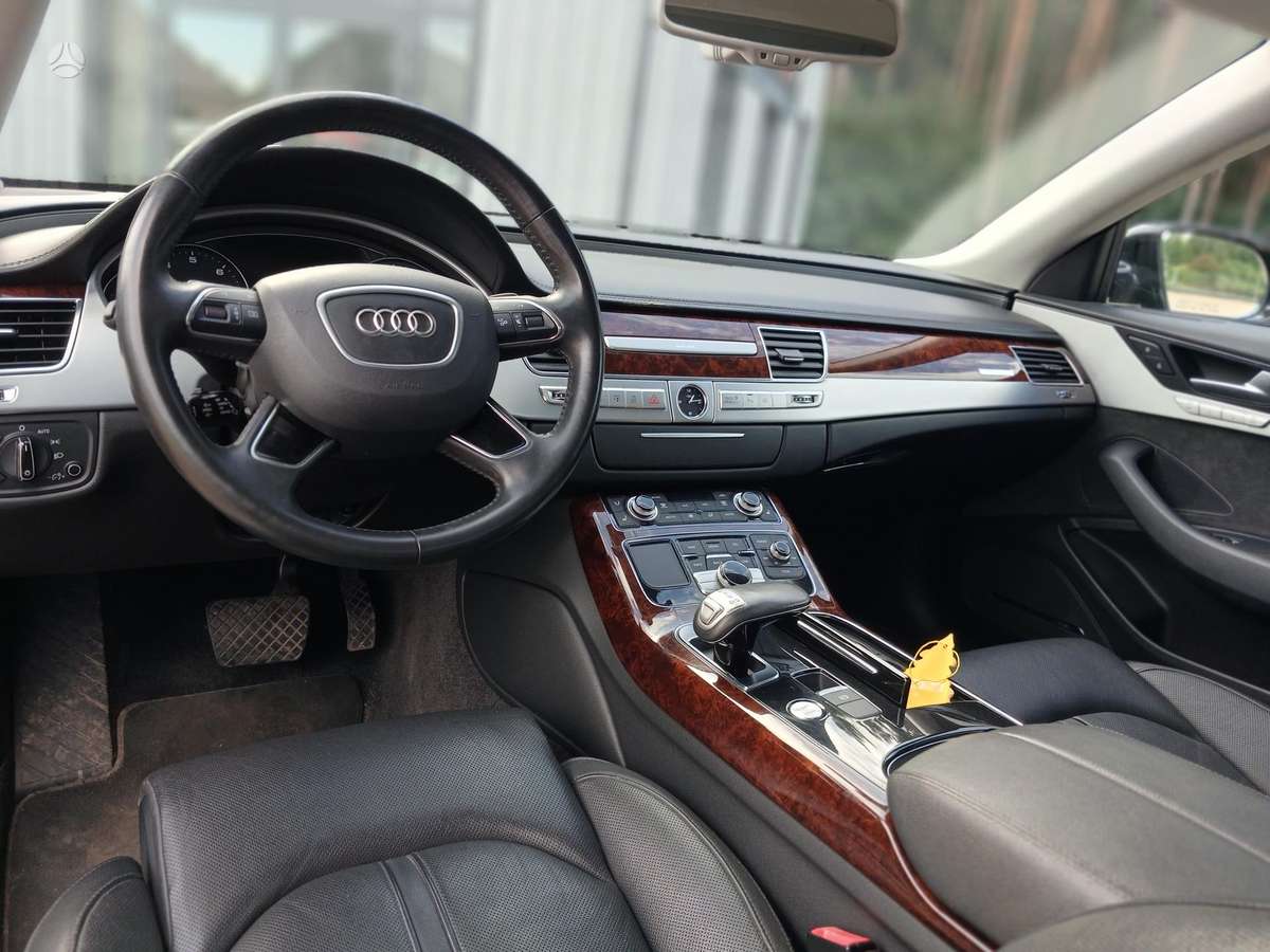 Audi A8, 4.0 l., limousine
