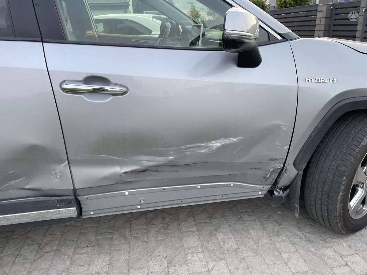 Toyota RAV4 - 8