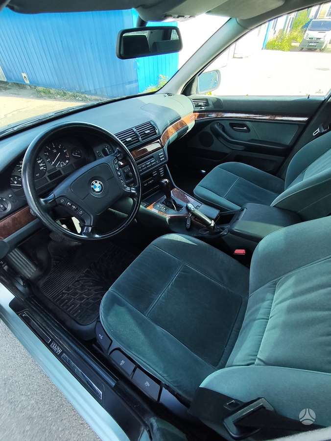 BMW 520, 2.0 l., Седан