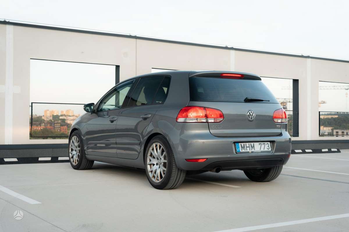 Volkswagen Golf - 5