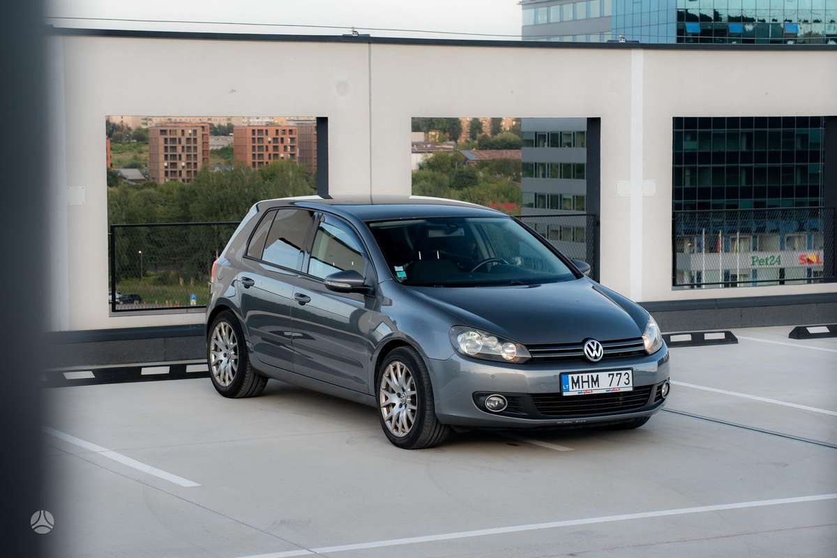 Volkswagen Golf - 1
