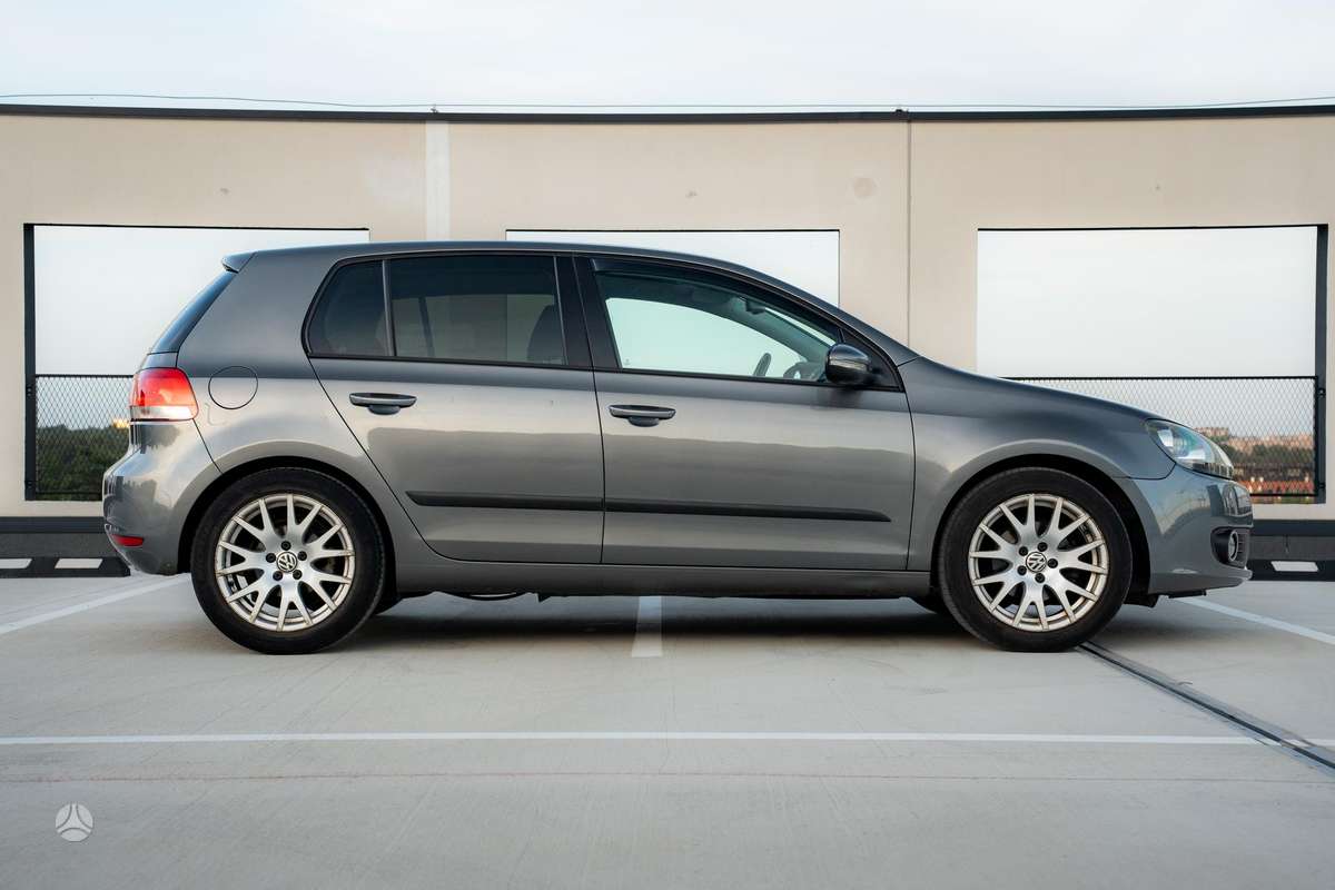 Volkswagen Golf - 8