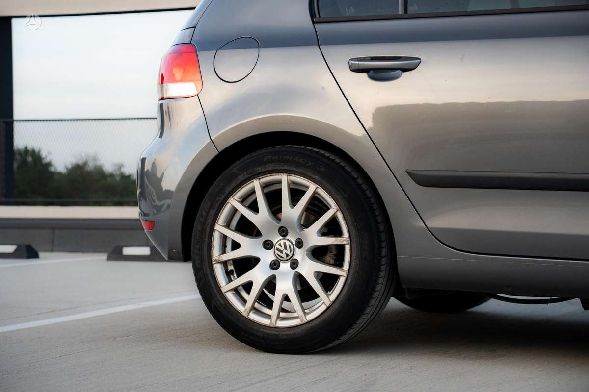 Volkswagen Golf - 11
