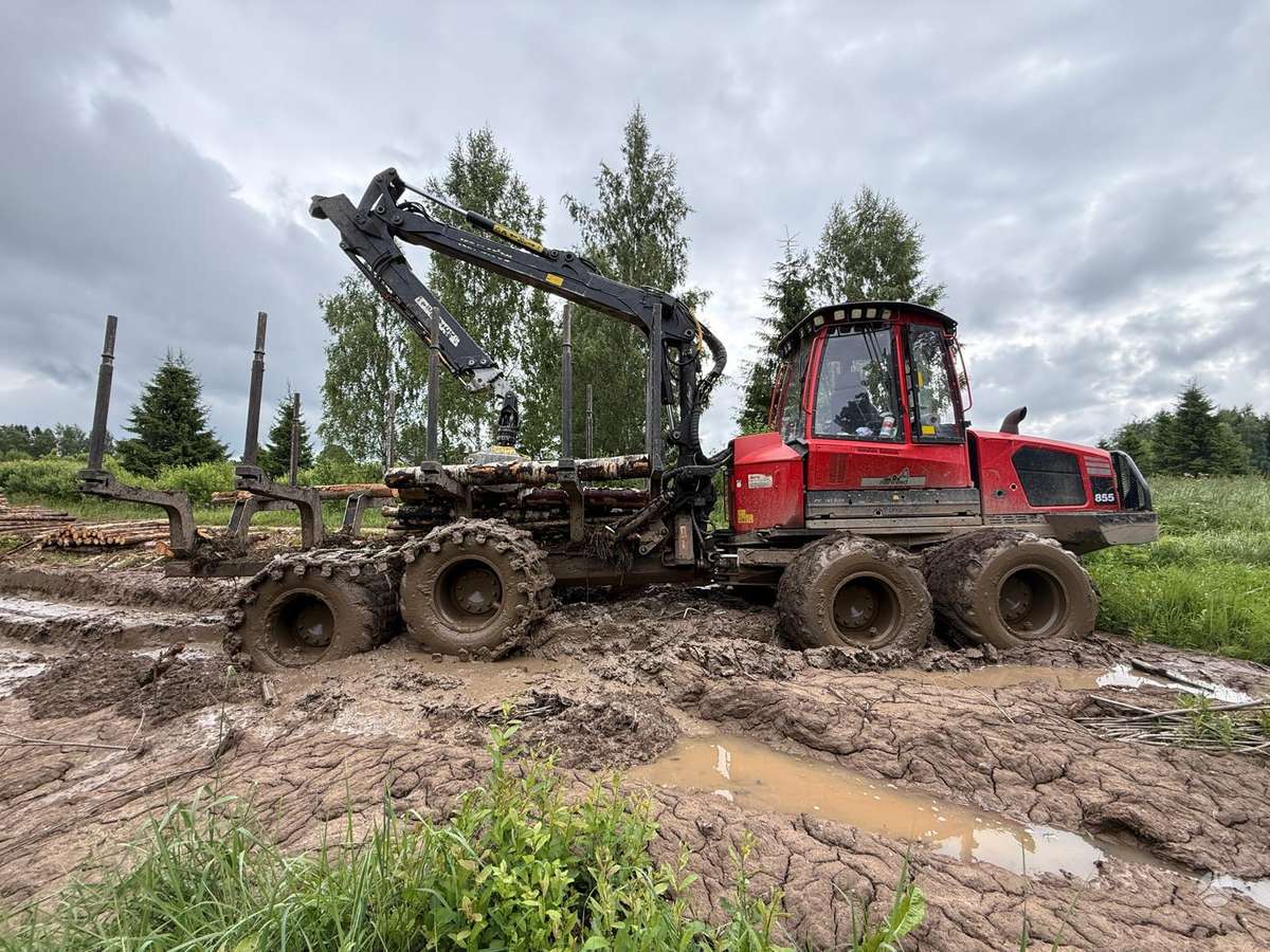 Komatsu 855 (F588), forwarders