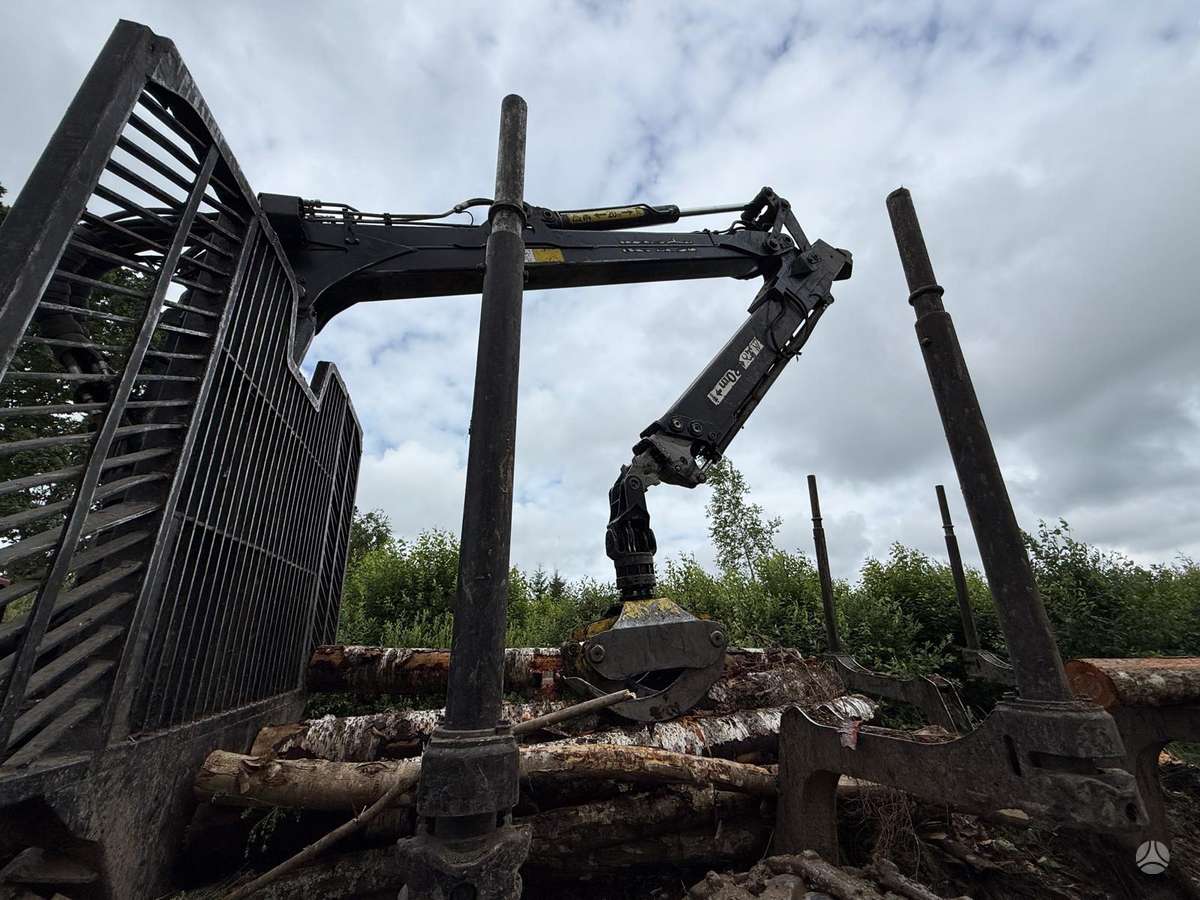 Komatsu 855 (F588), forwarders