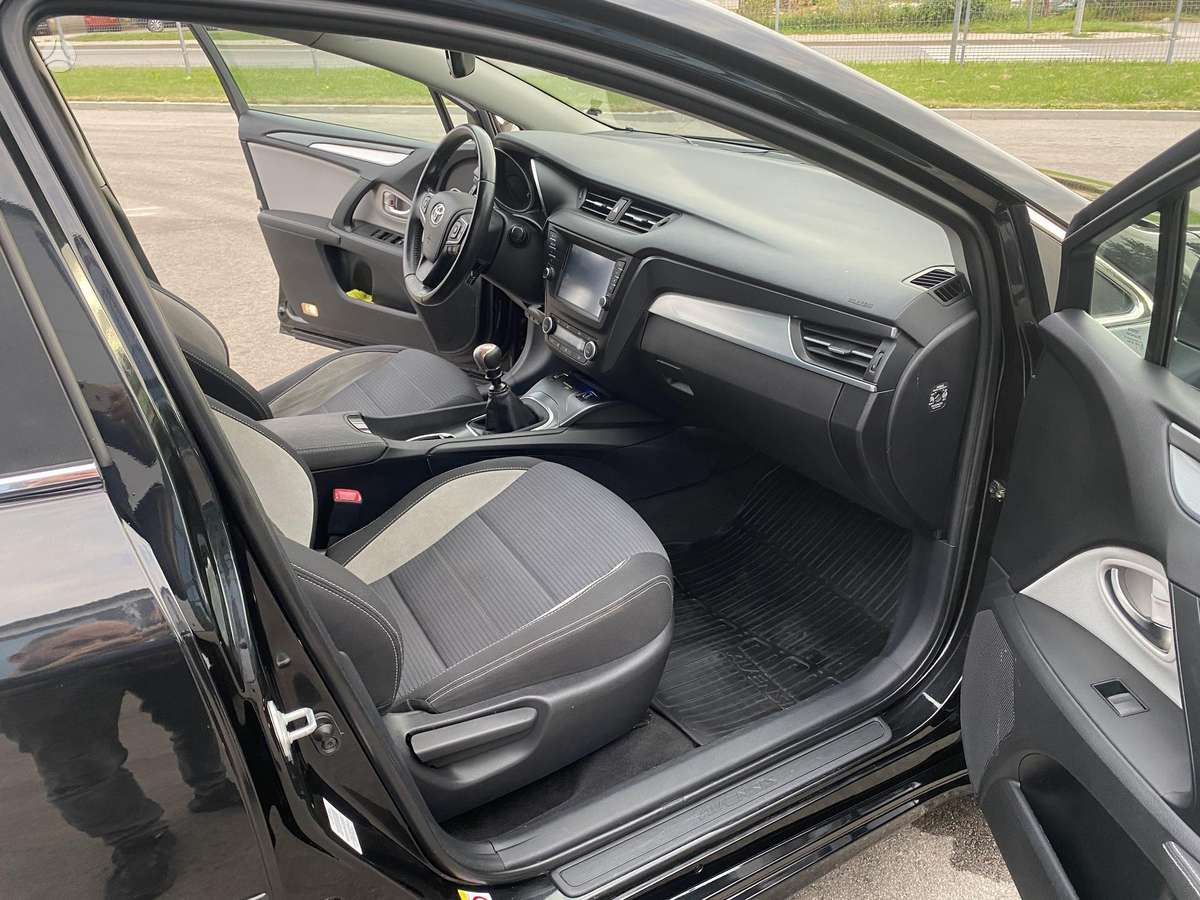 Toyota Avensis - 8