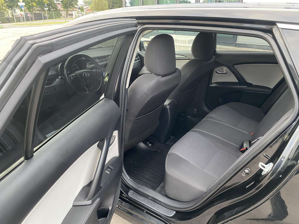 Toyota Avensis - 9