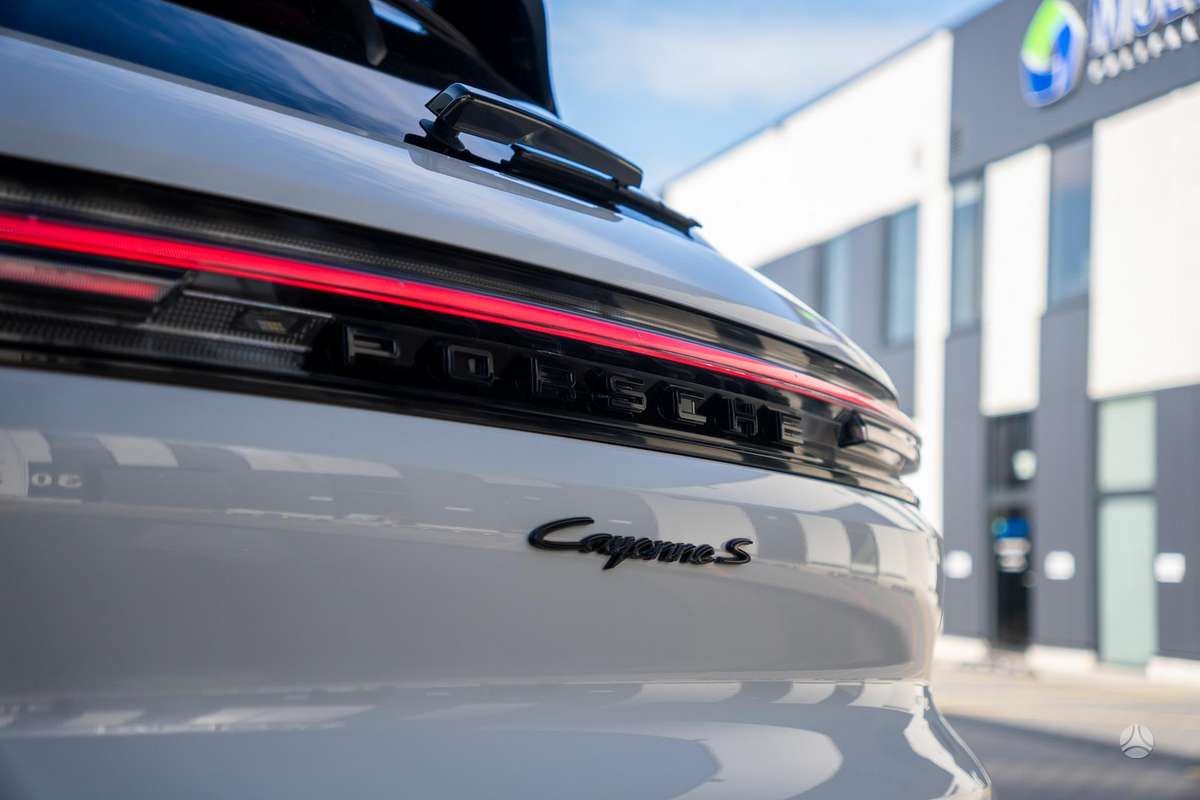 Porsche Cayenne - 2