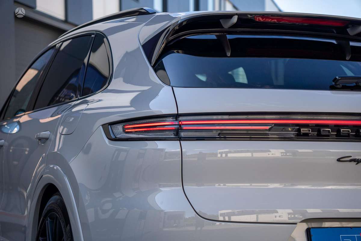 Porsche Cayenne - 8