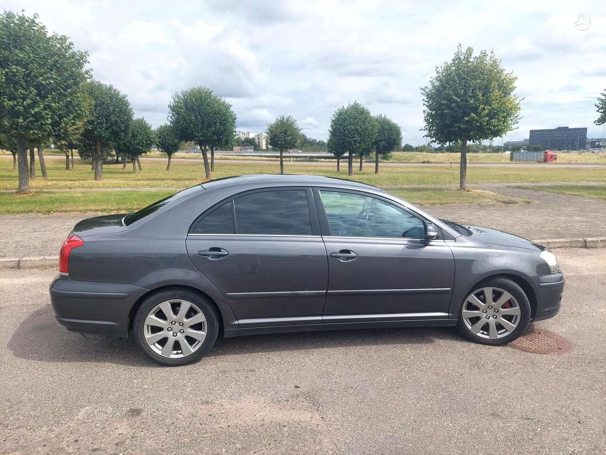 Toyota Avensis - 4