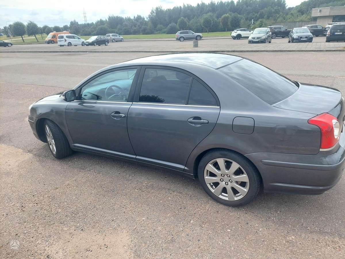 Toyota Avensis - 5
