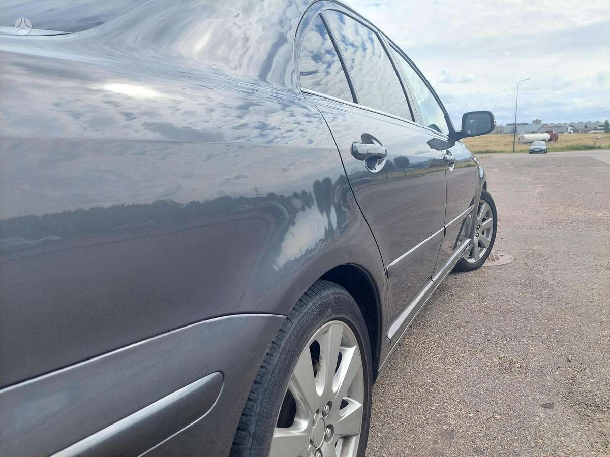 Toyota Avensis - 8