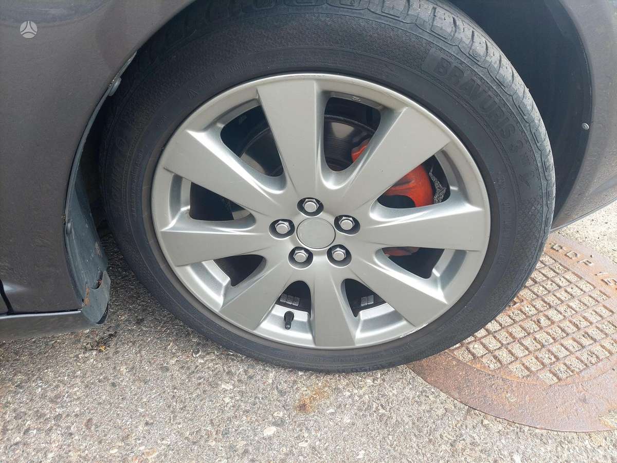 Toyota Avensis - 11