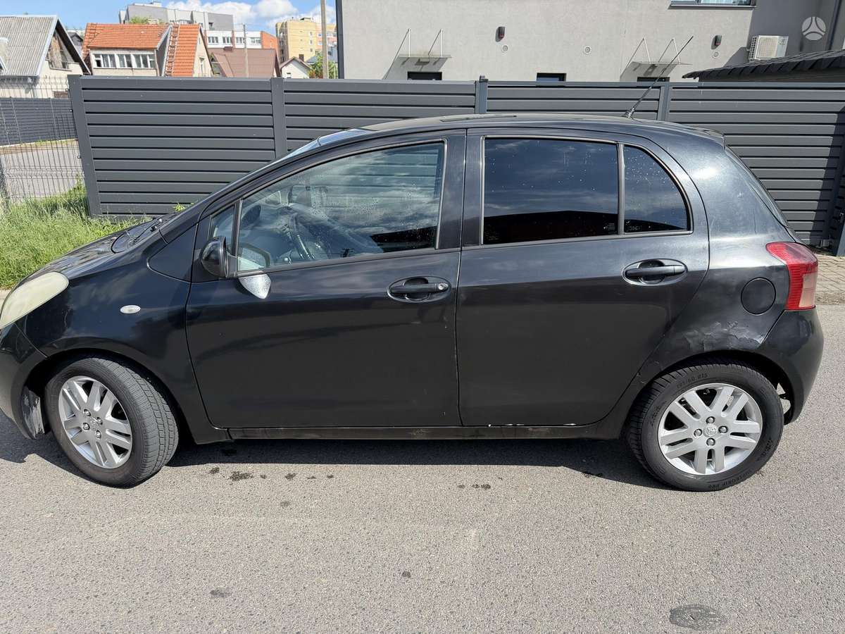 Toyota Yaris - 10