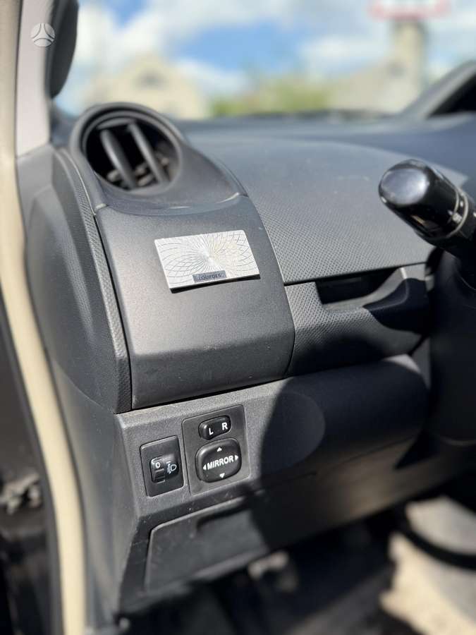 Toyota Yaris - 12