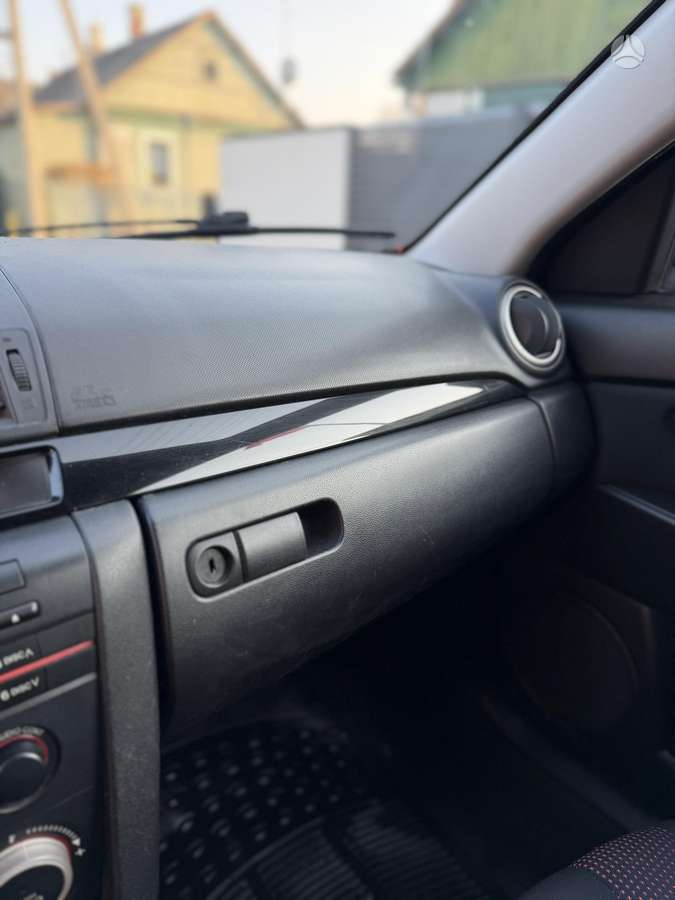 Mazda 3, 1.6 l., hatchback
