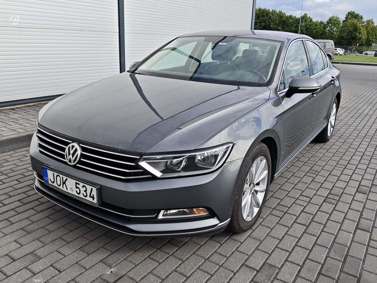 Volkswagen Passat - 1