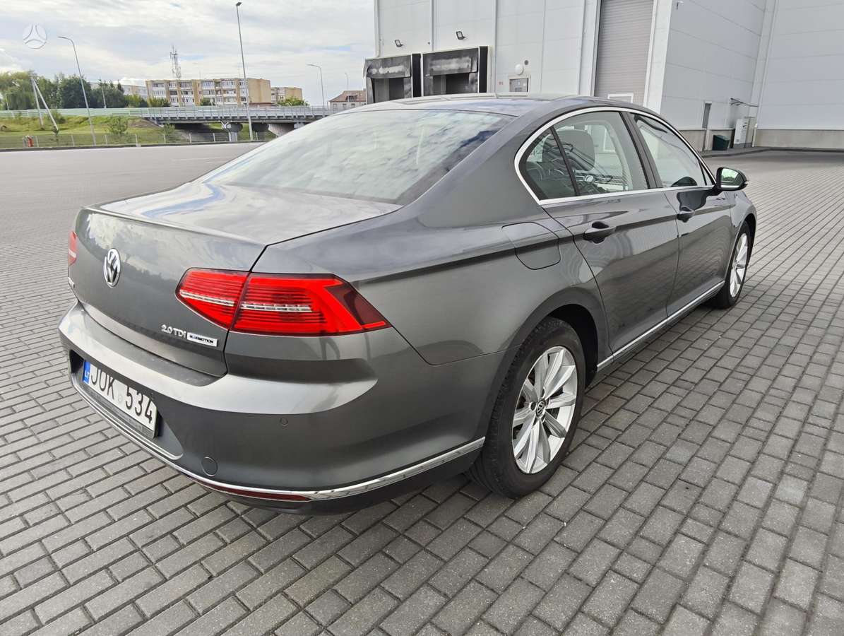 Volkswagen Passat - 4