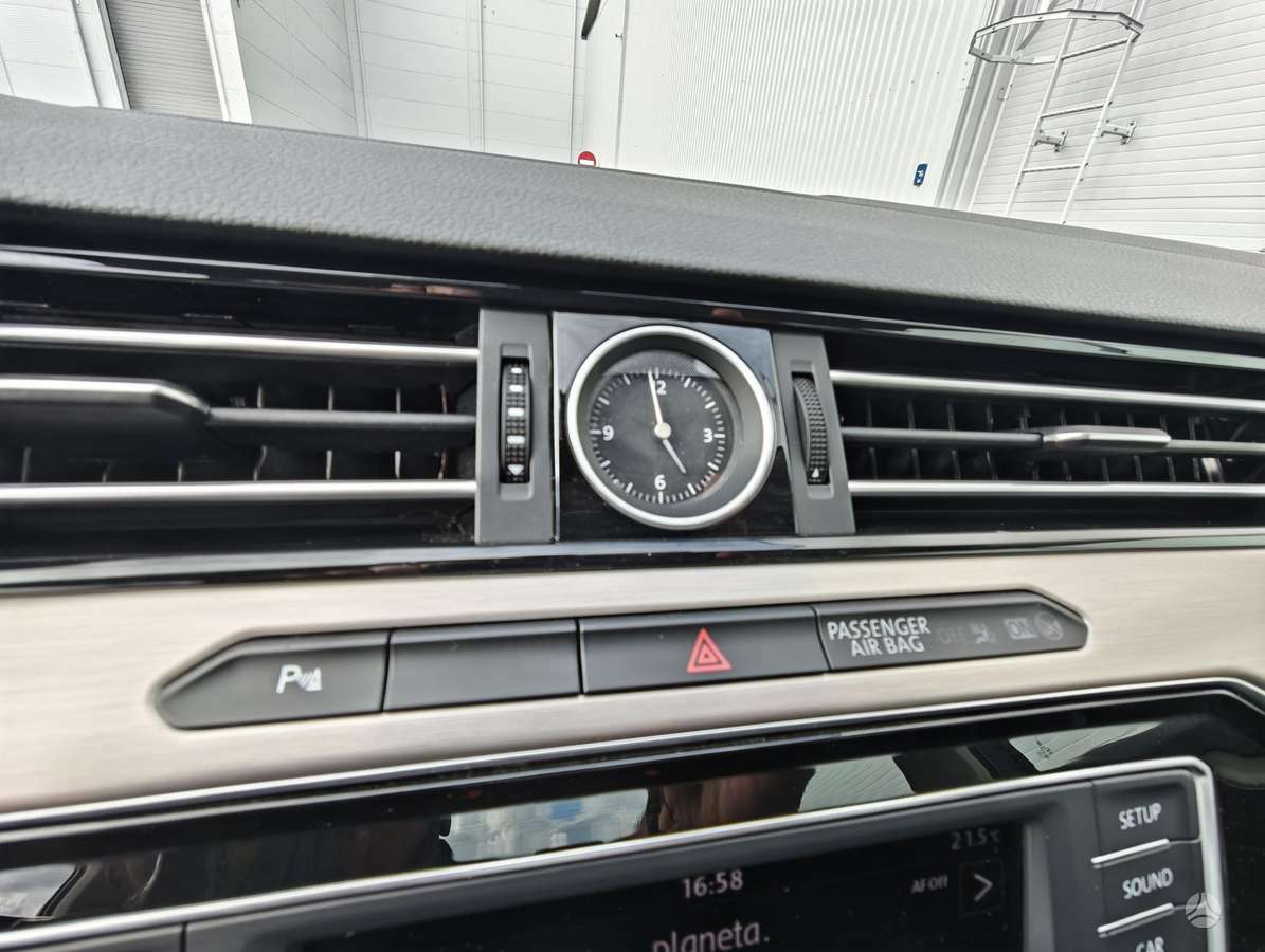 Volkswagen Passat - 12