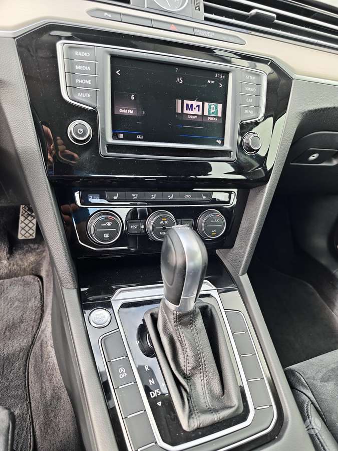 Volkswagen Passat - 11