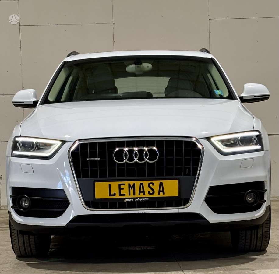 Audi Q3, 2.0 l., off-road / crossover