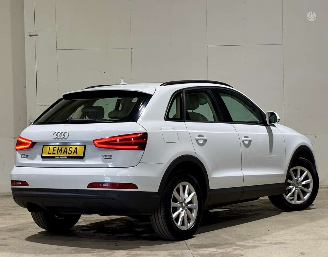 Audi Q3, 2.0 l., off-road / crossover