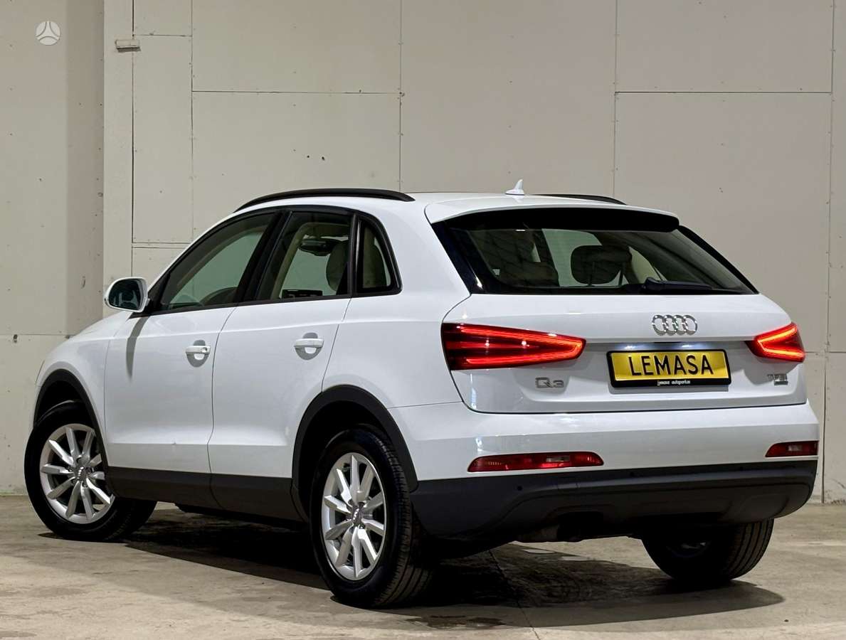 Audi Q3, 2.0 l., off-road / crossover