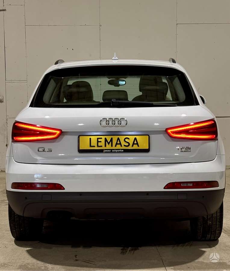 Audi Q3, 2.0 l., off-road / crossover