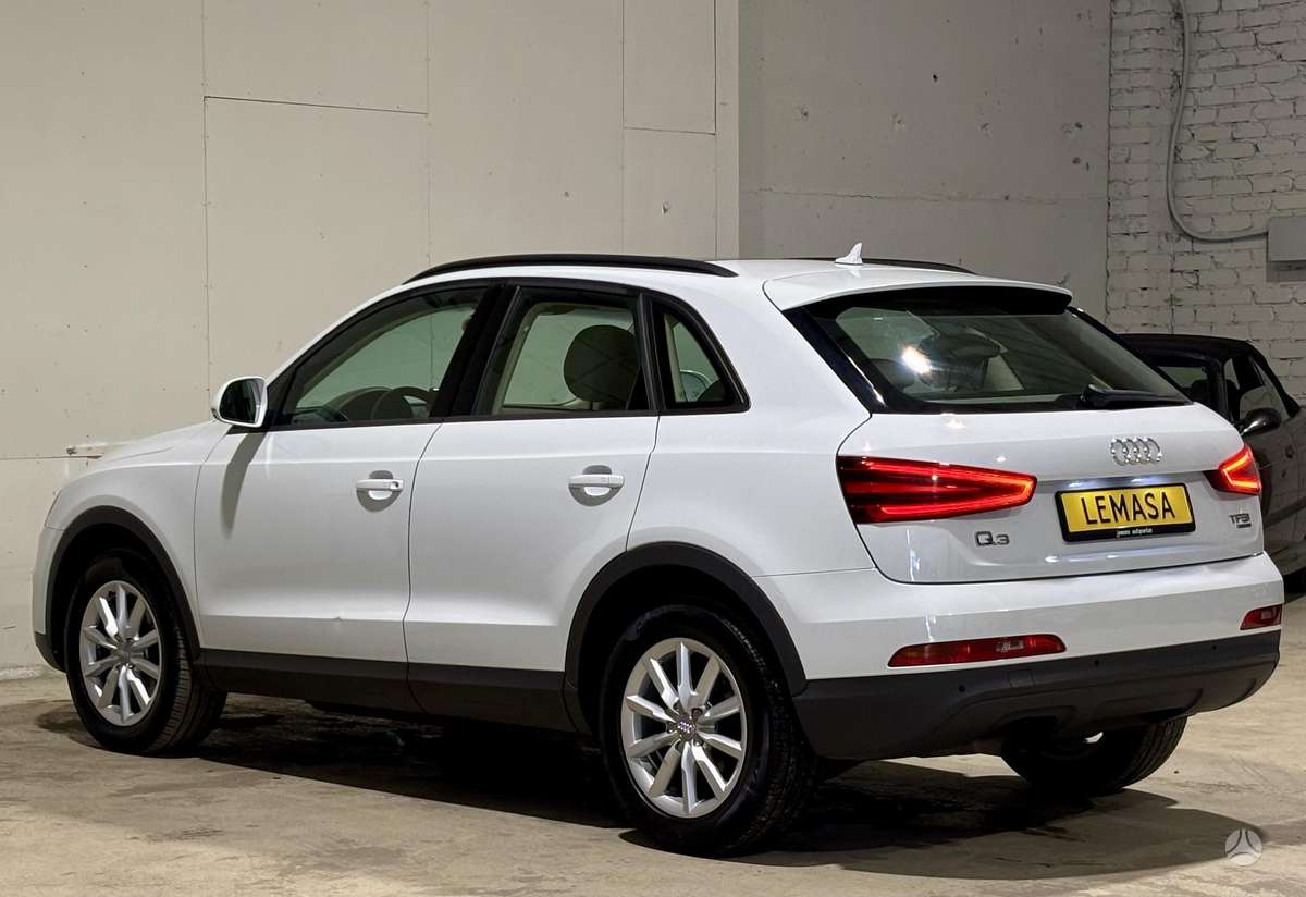 Audi Q3, 2.0 l., off-road / crossover