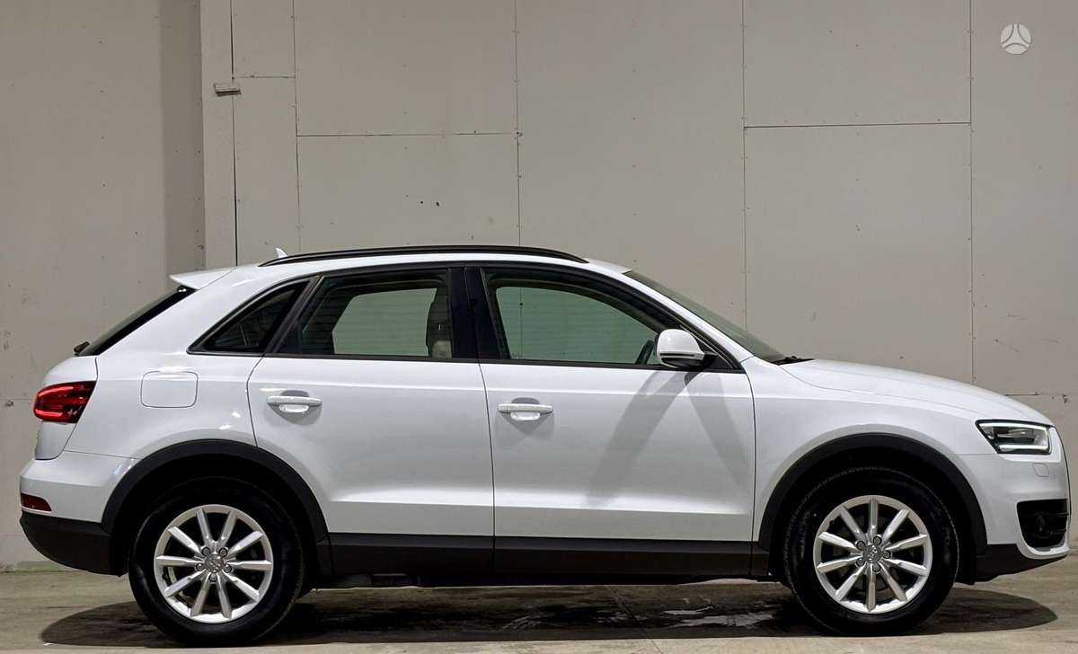 Audi Q3, 2.0 l., off-road / crossover