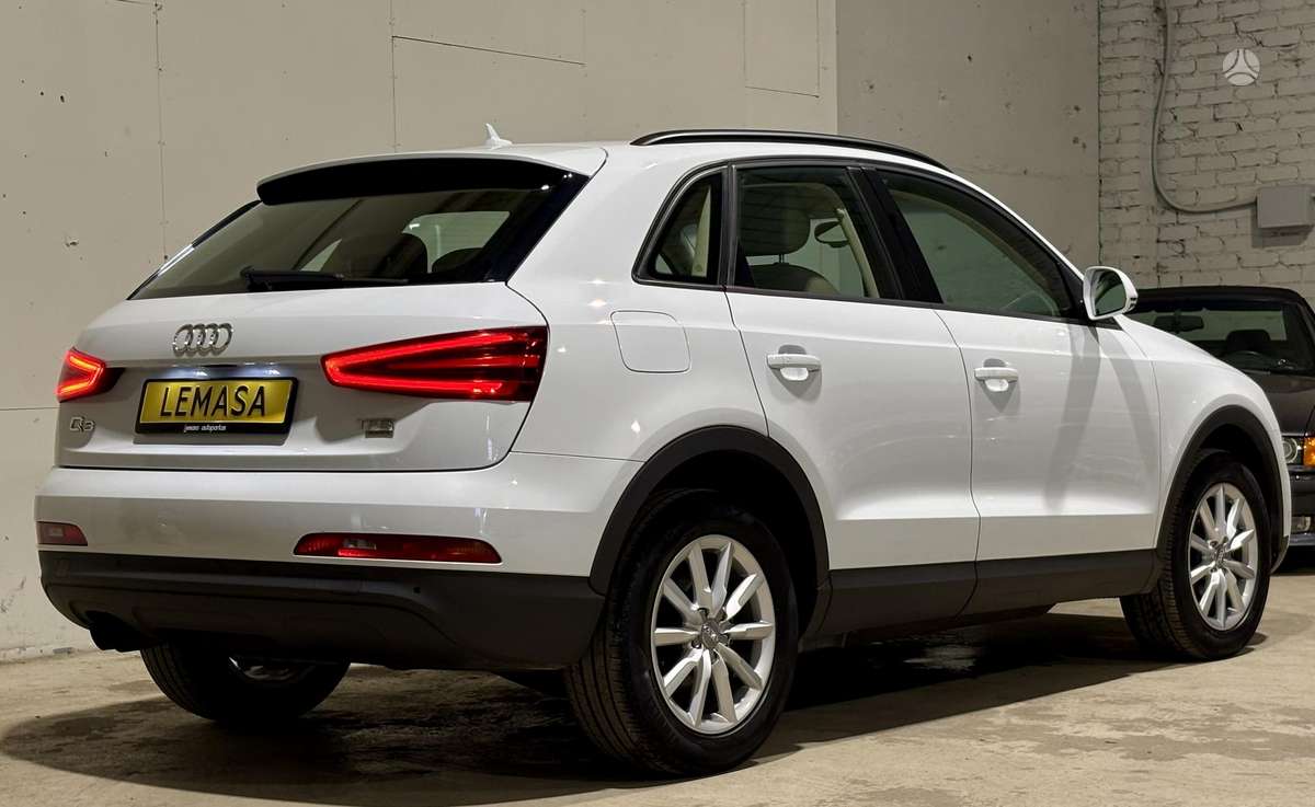 Audi Q3, 2.0 l., off-road / crossover