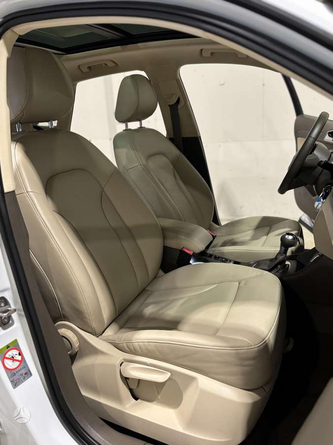 Audi Q3, 2.0 l., off-road / crossover