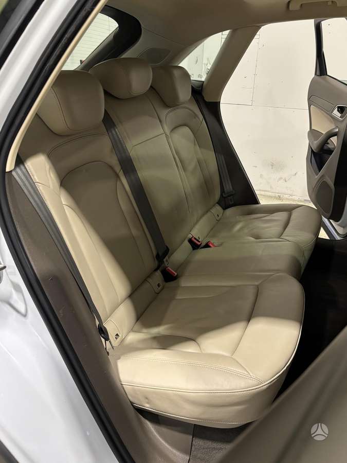 Audi Q3, 2.0 l., off-road / crossover