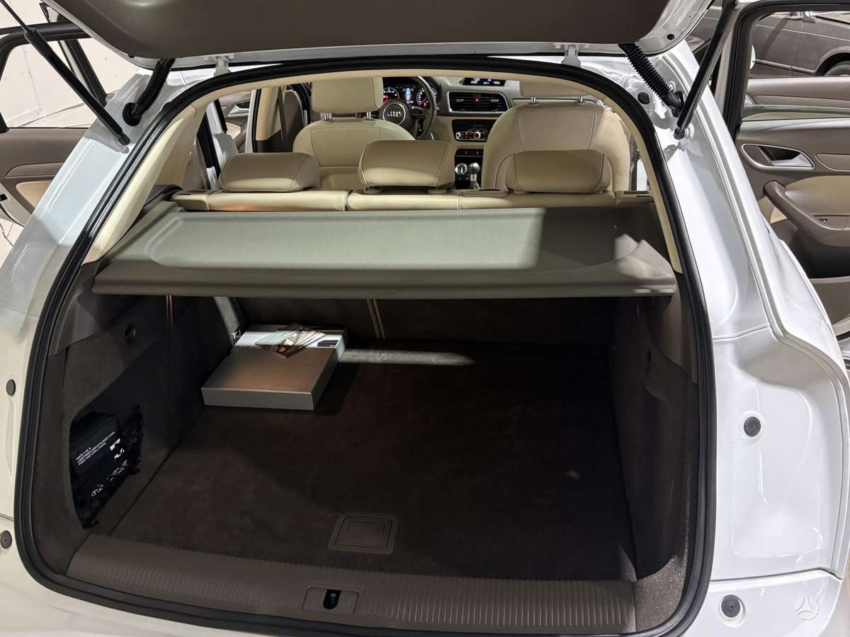 Audi Q3, 2.0 l., off-road / crossover