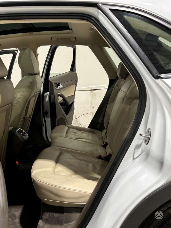 Audi Q3, 2.0 l., off-road / crossover