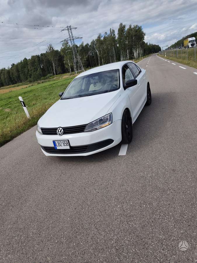 Volkswagen Jetta - 1
