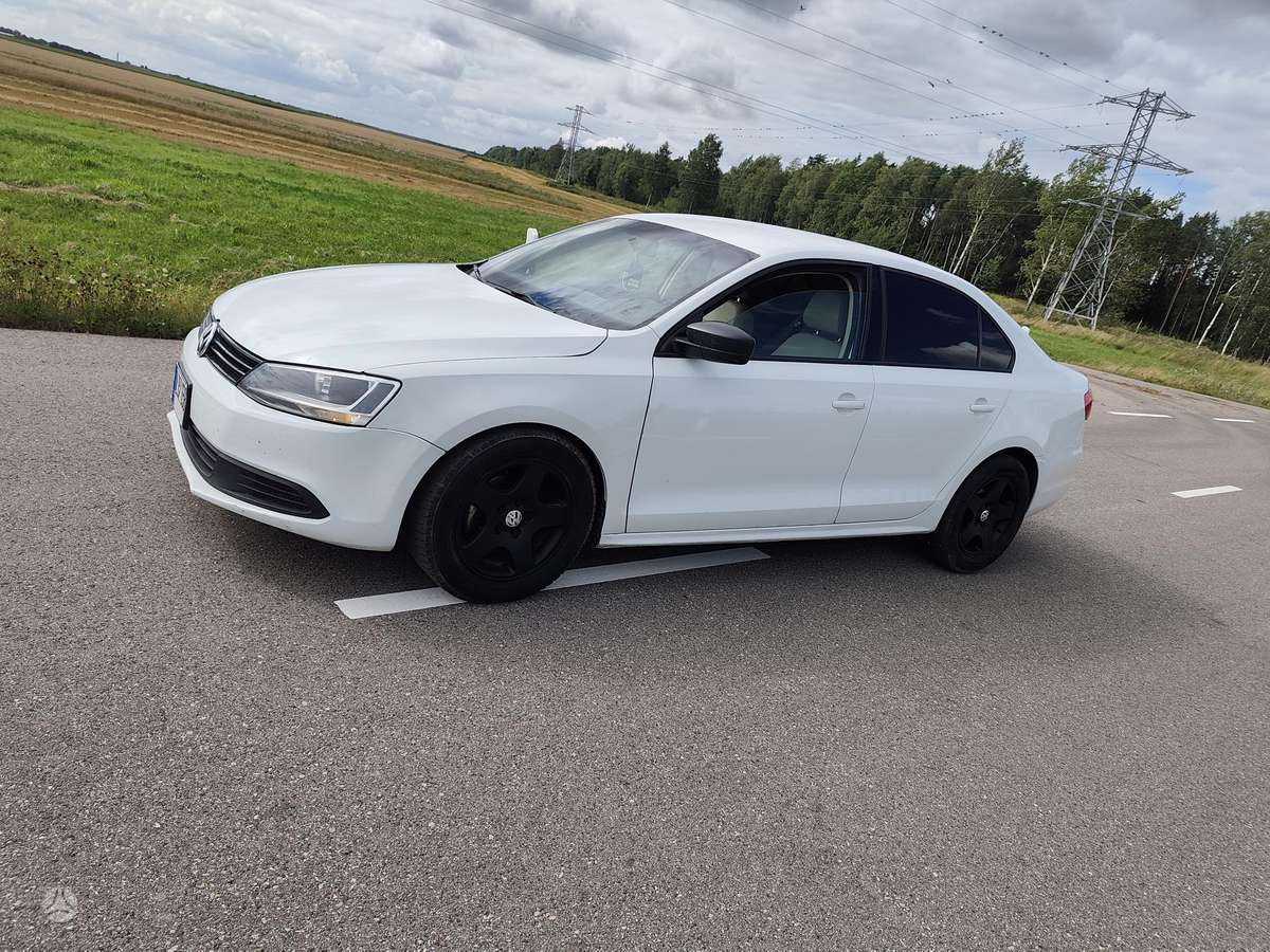 Volkswagen Jetta - 2