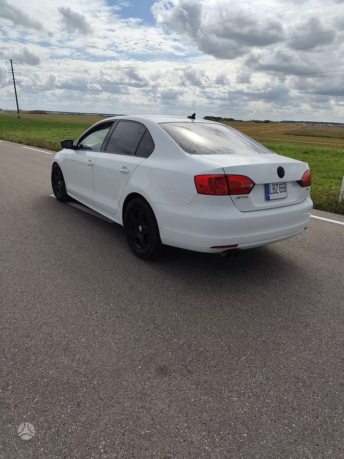 Volkswagen Jetta - 3
